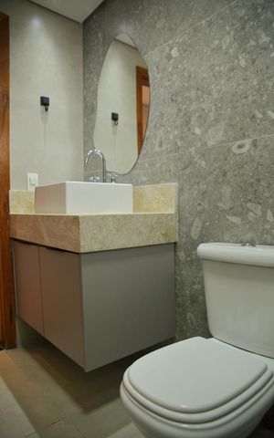 Casa à venda com 220m², 3 quartos e 5 vagasSuíte 1 - Banheiro