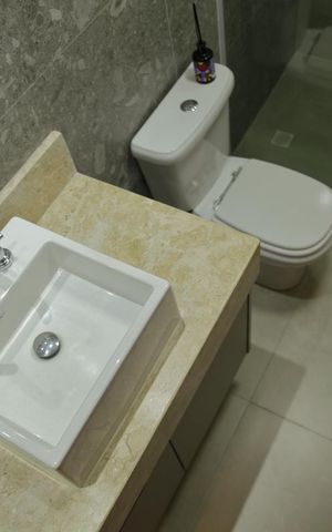 Casa à venda com 220m², 3 quartos e 5 vagasSuíte 1 - Banheiro