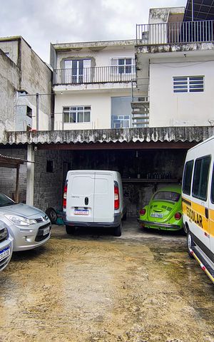 Casa à venda com 249m², 2 quartos e 4 vagas Casa à venda com 249m², 2 quartos e 4 vagasGaragem