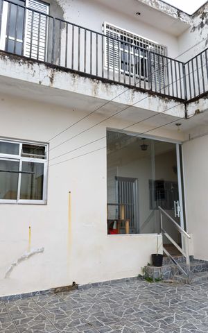 Casa à venda com 249m², 2 quartos e 4 vagas Casa à venda com 249m², 2 quartos e 4 vagasÁrea comum