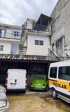 Casa à venda com 249m², 2 quartos e 4 vagas Casa à venda com 249m², 2 quartos e 4 vagasGaragem