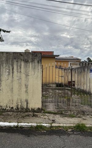 Casa à venda com 120m², 2 quartos e 2 vagas Casa à venda com 120m², 2 quartos e 2 vagasFachada