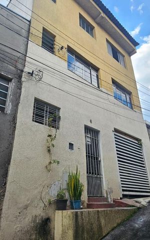 Casa à venda com 260m², 6 quartos e 3 vagasFachada de trás