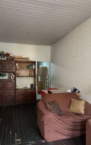 Casa à venda com 100m², 2 quartos e sem vaga Casa à venda com 100m², 2 quartos e sem vagaSala