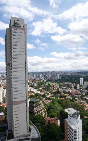 Apartamento à venda com 195m², 3 quartos e 3 vagas Apartamento à venda com 195m², 3 quartos e 3 vagasVista da Sacada