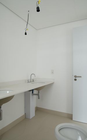 Apartamento à venda com 195m², 3 quartos e 3 vagas Apartamento à venda com 195m², 3 quartos e 3 vagasBanheiro da Suíte 1