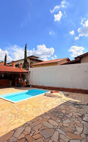 Casa à venda com 500m², 3 quartos e 5 vagasQuintal com piscina e churrasqueira