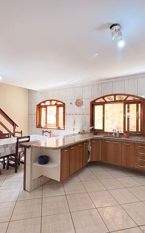 Casa à venda com 500m², 3 quartos e 5 vagasCozinha com sala de jantar