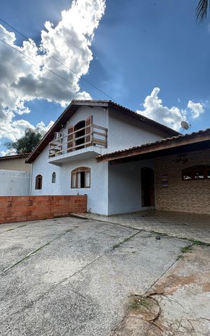 Casa à venda com 500m², 3 quartos e 5 vagasFachada