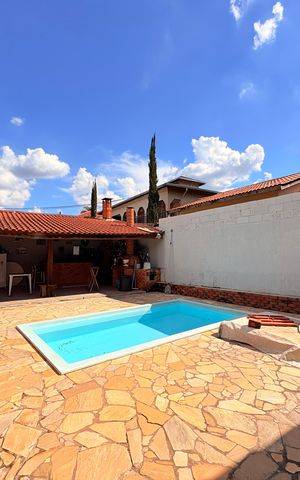 Casa à venda com 500m², 3 quartos e 5 vagasQuintal com piscina e churrasqueira