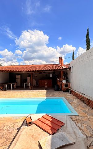 Casa à venda com 500m², 3 quartos e 5 vagasQuintal com piscina e churrasqueira