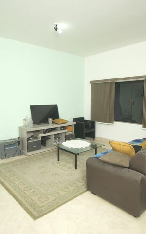 Casa à venda com 144m², 4 quartos e 2 vagasSala