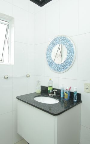 Casa à venda com 144m², 4 quartos e 2 vagasBanheiro 1