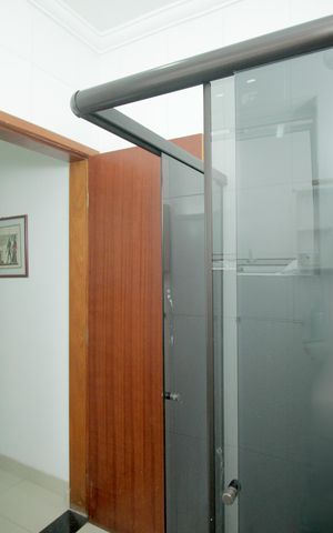 Casa à venda com 144m², 4 quartos e 2 vagasBanheiro 1