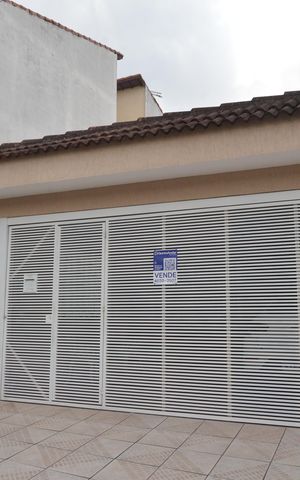 Casa à venda com 250m², 2 quartos e 2 vagasFachada