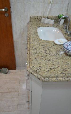 Casa à venda com 250m², 2 quartos e 2 vagasBanheiro da Suíte 2