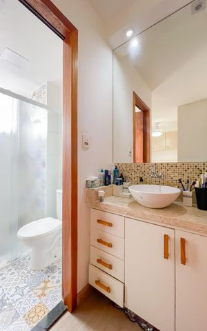 Apartamento à venda com 74m², 2 quartos e 1 vaga Apartamento à venda com 74m², 2 quartos e 1 vagaBanheiro da Suíte