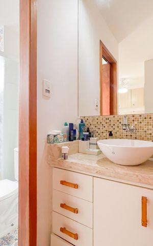 Apartamento à venda com 74m², 2 quartos e 1 vaga Apartamento à venda com 74m², 2 quartos e 1 vagaBanheiro da Suíte
