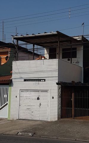 Casa à venda com 154m², 4 quartos e 1 vaga Casa à venda com 154m², 4 quartos e 1 vagaFachada