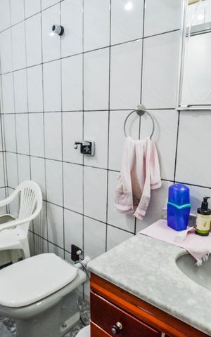 Casa à venda com 224m², 3 quartos e 3 vagas Casa à venda com 224m², 3 quartos e 3 vagasBanheiro da Suíte