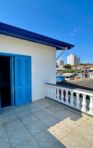 Casa à venda com 239m², 4 quartos e 2 vagas Casa à venda com 239m², 4 quartos e 2 vagasVaranda do quarto 1