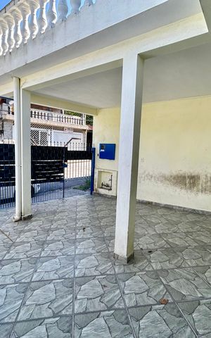 Casa à venda com 239m², 4 quartos e 2 vagas Casa à venda com 239m², 4 quartos e 2 vagasGaragem