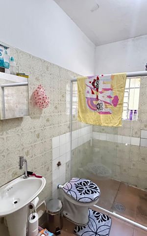 Casa à venda com 239m², 4 quartos e 2 vagas Casa à venda com 239m², 4 quartos e 2 vagasBanheiro 1