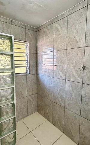 Casa à venda com 239m², 4 quartos e 2 vagas Casa à venda com 239m², 4 quartos e 2 vagasBanheiro 2