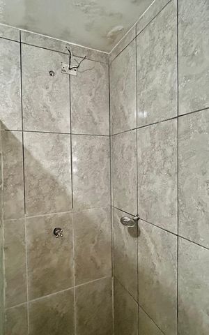 Casa à venda com 239m², 4 quartos e 2 vagas Casa à venda com 239m², 4 quartos e 2 vagasBanheiro 2