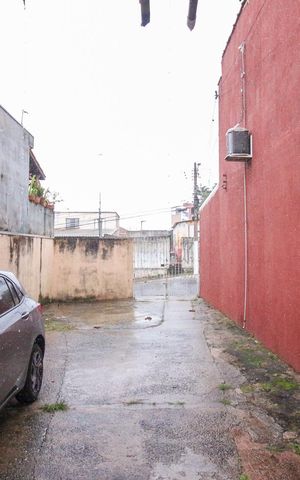 Casa à venda com 500m², 3 quartos e 4 vagas Casa à venda com 500m², 3 quartos e 4 vagasQuintal