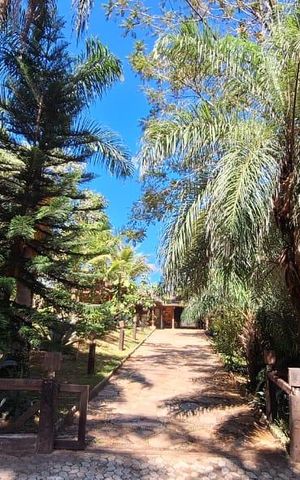 Casa de condomínio à venda com 3999m², 3 quartos e 20 vagas Casa de condomínio à venda com 3999m², 3 quartos e 20 vagasFachada