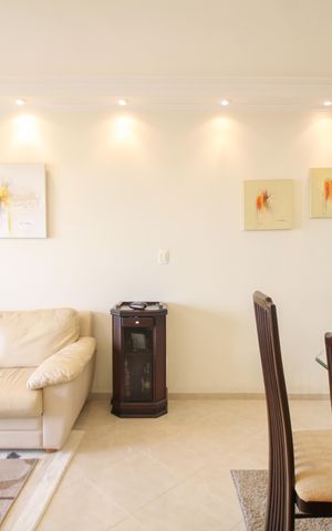 Apartamento à venda com 83m², 3 quartos e 2 vagas Apartamento à venda com 83m², 3 quartos e 2 vagasSala
