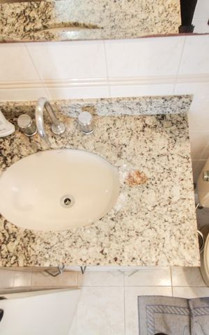Apartamento à venda com 83m², 3 quartos e 2 vagas Apartamento à venda com 83m², 3 quartos e 2 vagasBanheiro Suite