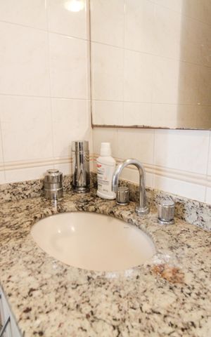 Apartamento à venda com 83m², 3 quartos e 2 vagas Apartamento à venda com 83m², 3 quartos e 2 vagasBanheiro Suite