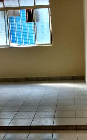 Casa à venda com 100m², 2 quartos e sem vaga Casa à venda com 100m², 2 quartos e sem vagaSala
