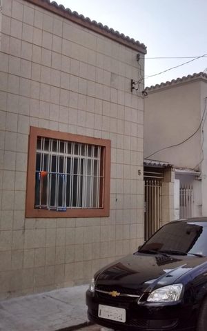 Casa à venda com 100m², 2 quartos e sem vaga Casa à venda com 100m², 2 quartos e sem vagaFachada