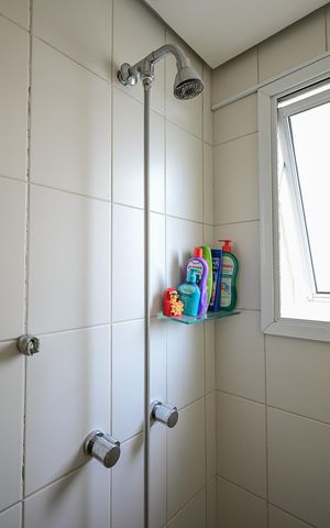 Apartamento à venda com 87m², 2 quartos e 2 vagasChuveiro da Suíte 1