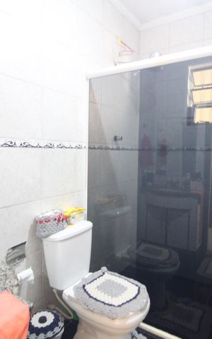 Casa à venda com 250m², 3 quartos e 2 vagasBanheiro da suíte 3