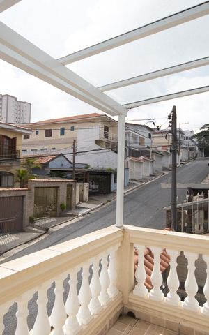 Casa à venda com 180m², 3 quartos e 3 vagas Casa à venda com 180m², 3 quartos e 3 vagasQuintal
