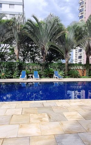 Apartamento à venda com 240m², 3 quartos e 4 vagas Apartamento à venda com 240m², 3 quartos e 4 vagasÁrea comum - Piscina