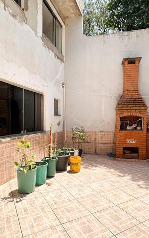 Casa à venda com 260m², 4 quartos e 2 vagas Casa à venda com 260m², 4 quartos e 2 vagasQuintal - Casa 2