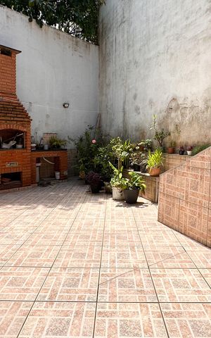 Casa à venda com 260m², 4 quartos e 2 vagas Casa à venda com 260m², 4 quartos e 2 vagasQuintal - Casa 2