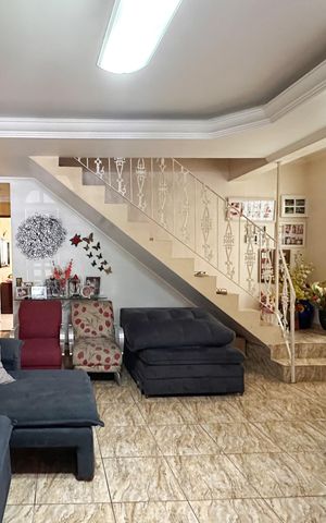 Casa à venda com 260m², 4 quartos e 2 vagas Casa à venda com 260m², 4 quartos e 2 vagasSala - Casa 1
