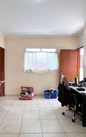 Casa à venda com 260m², 4 quartos e 2 vagas Casa à venda com 260m², 4 quartos e 2 vagasSala - Casa 3