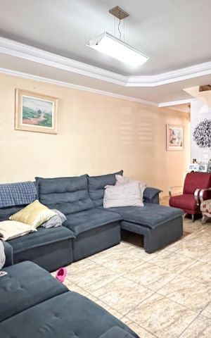Casa à venda com 260m², 4 quartos e 2 vagas Casa à venda com 260m², 4 quartos e 2 vagasSala - Casa 1