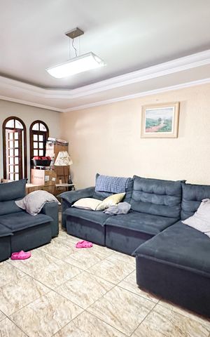 Casa à venda com 260m², 4 quartos e 2 vagas Casa à venda com 260m², 4 quartos e 2 vagasSala - Casa 1