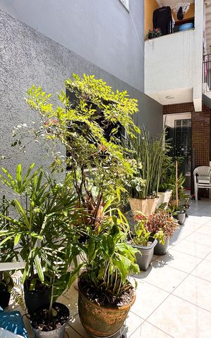 Casa à venda com 260m², 4 quartos e 2 vagas Casa à venda com 260m², 4 quartos e 2 vagasQuintal - Casa 1