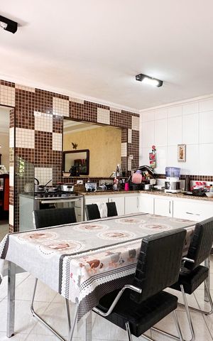 Casa à venda com 260m², 4 quartos e 2 vagas Casa à venda com 260m², 4 quartos e 2 vagasCozinha - Casa 1