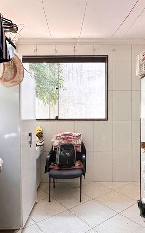 Casa à venda com 260m², 4 quartos e 2 vagas Casa à venda com 260m², 4 quartos e 2 vagasÁrea de Serviço - Casa 1