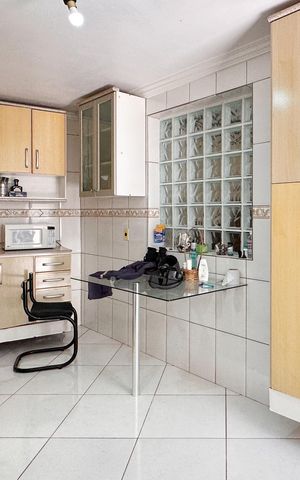Casa à venda com 260m², 4 quartos e 2 vagas Casa à venda com 260m², 4 quartos e 2 vagasCozinha - Casa 2
